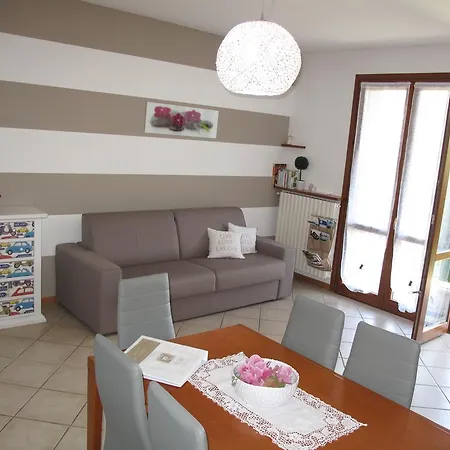 Luminoso Trilocale Con Piscina E Giardino Privato דירה *