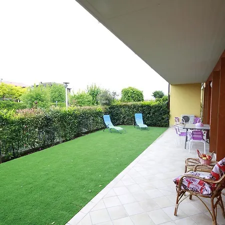 Luminoso Trilocale Con Piscina E Giardino Privato Apartment Desenzano del Garda