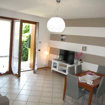 Apartment Luminoso Trilocale Con Piscina E Giardino Privato Desenzano del Garda